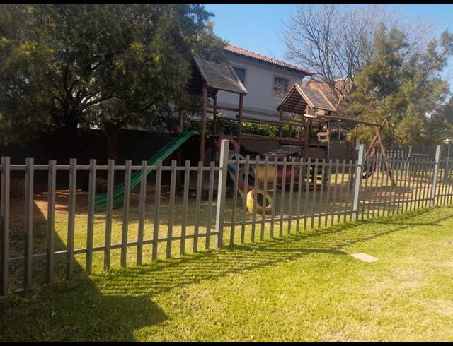 2 BEDROOM TOWNHOUSE FOR SALE IN TERENURE